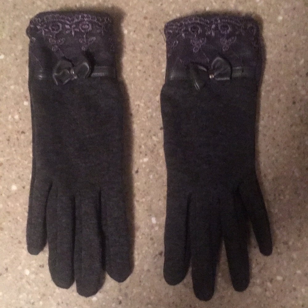 Adorable women’s gloves!